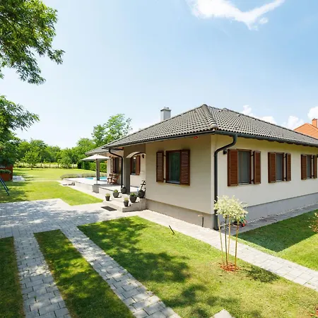 Aschbacher By Interhome ヴィラ Balatonszárszó